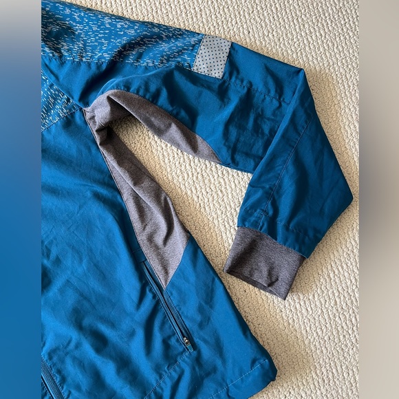 XL running room jacket - Picture 2 of 4